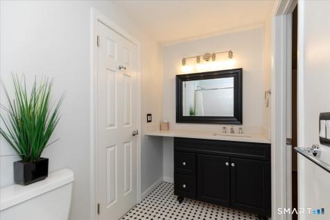17 Conestoga Way Glastonbury CT 06033