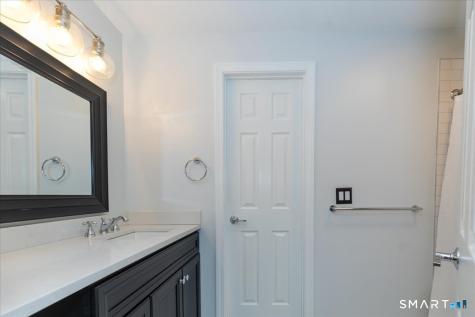 17 Conestoga Way Glastonbury CT 06033