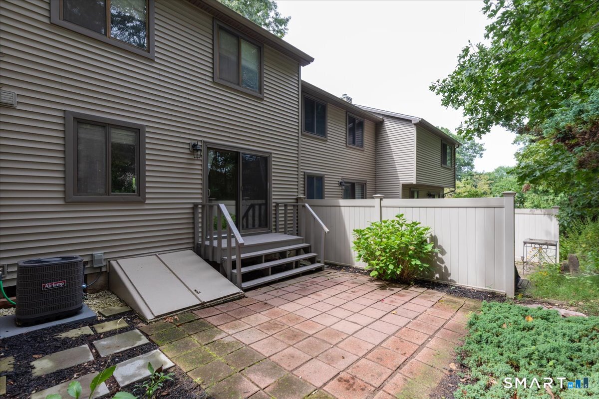 17 Conestoga Way Glastonbury CT 06033