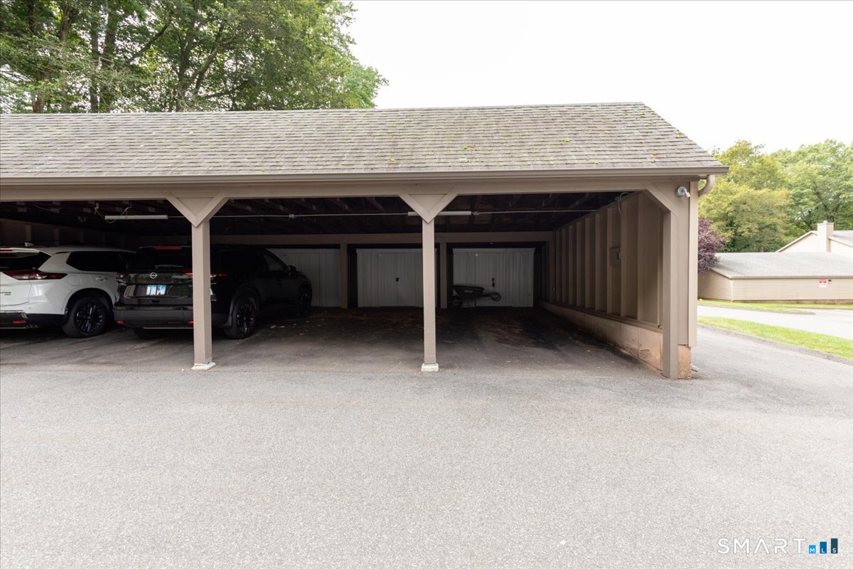 17 Conestoga Way Glastonbury CT 06033