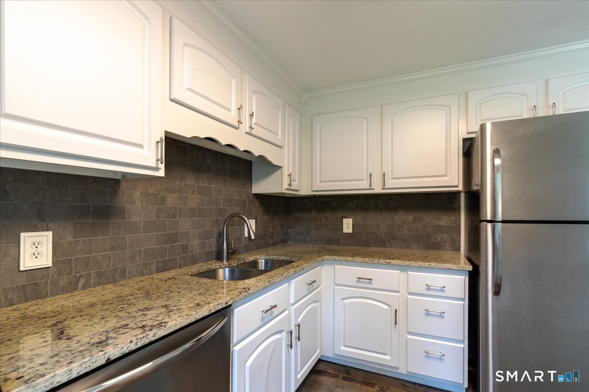 17 Conestoga Way Glastonbury CT 06033