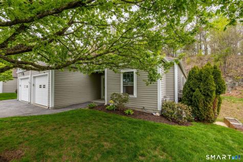 54 Elizabeth Circle Newtown CT 06482