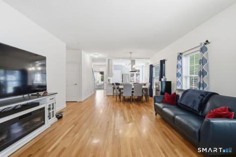 4 Clover Lane Farmington CT 06032