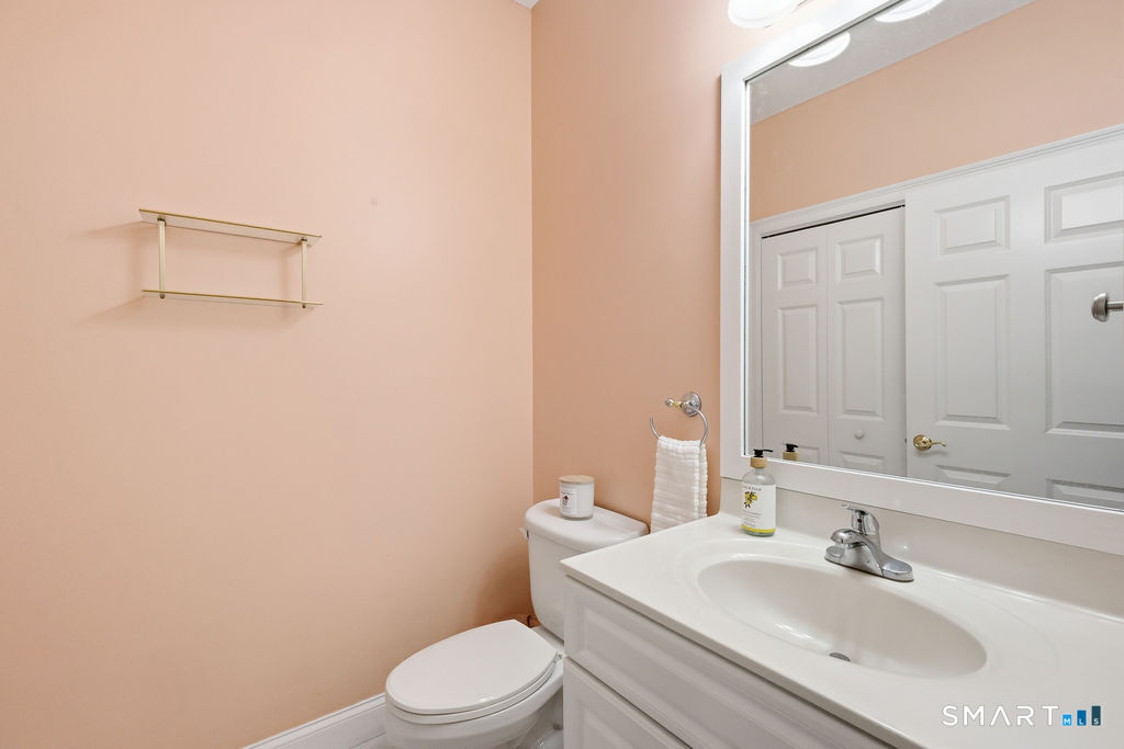 4 Clover Lane Farmington CT 06032