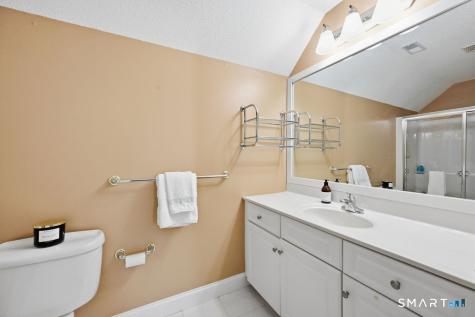 4 Clover Lane Farmington CT 06032