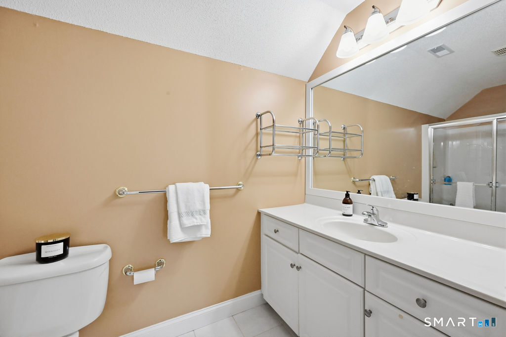 4 Clover Lane Farmington CT 06032