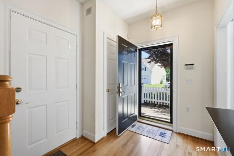 4 Clover Lane Farmington CT 06032