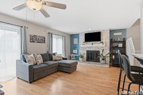 48 Brookside Village Enfield CT 06082