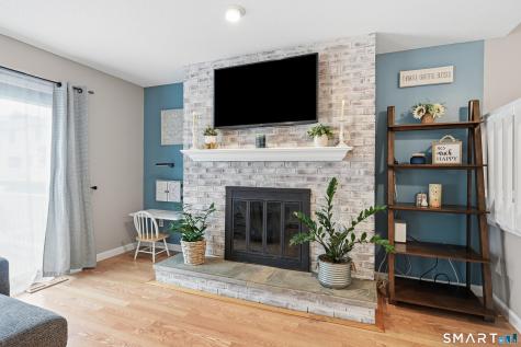 48 Brookside Village Enfield CT 06082