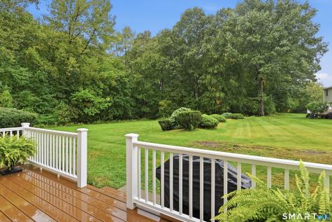 48 Brookside Village Enfield CT 06082