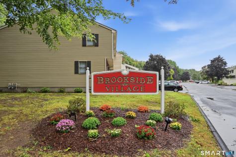 48 Brookside Village Enfield CT 06082