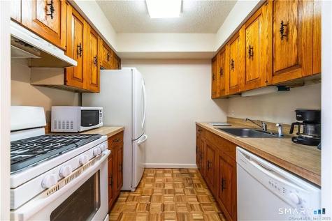 5 Stonegate Circle Branford CT 06405