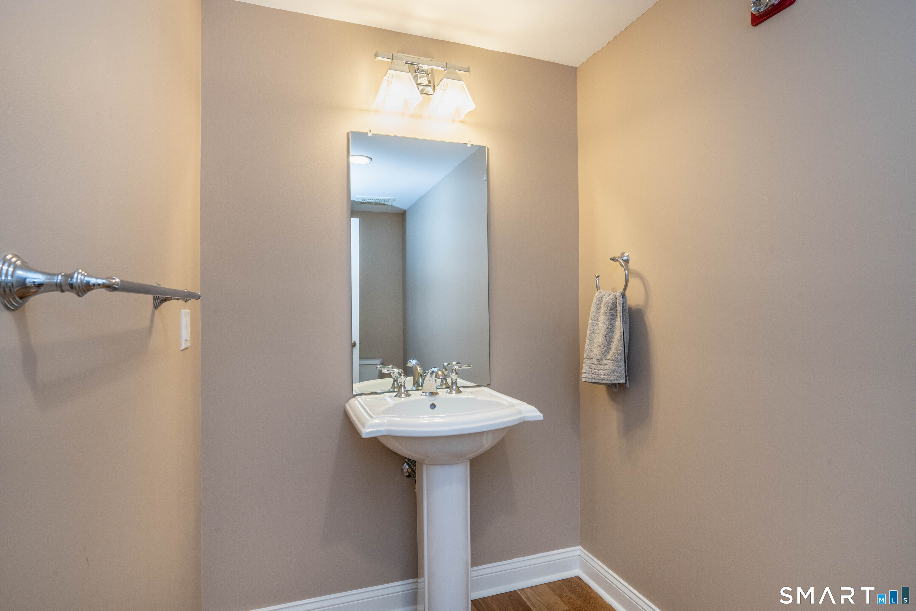 25 Cassandra Boulevard West Hartford CT 06107