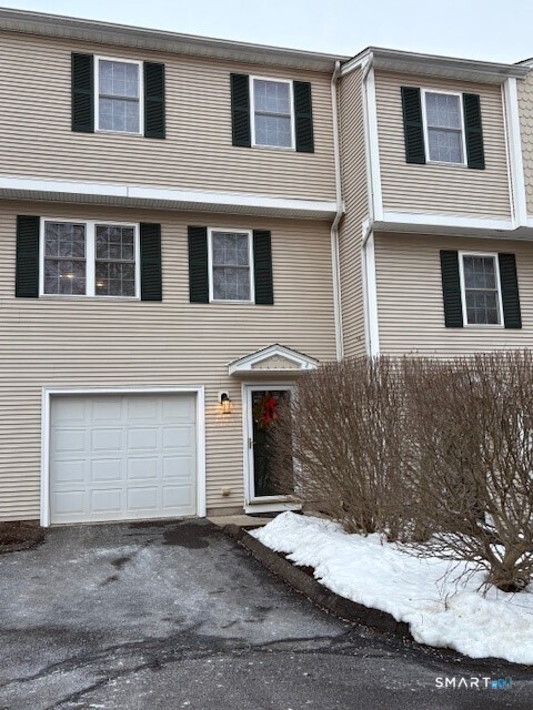 Wallingford CT, 396 Main Street, Unit APT 2