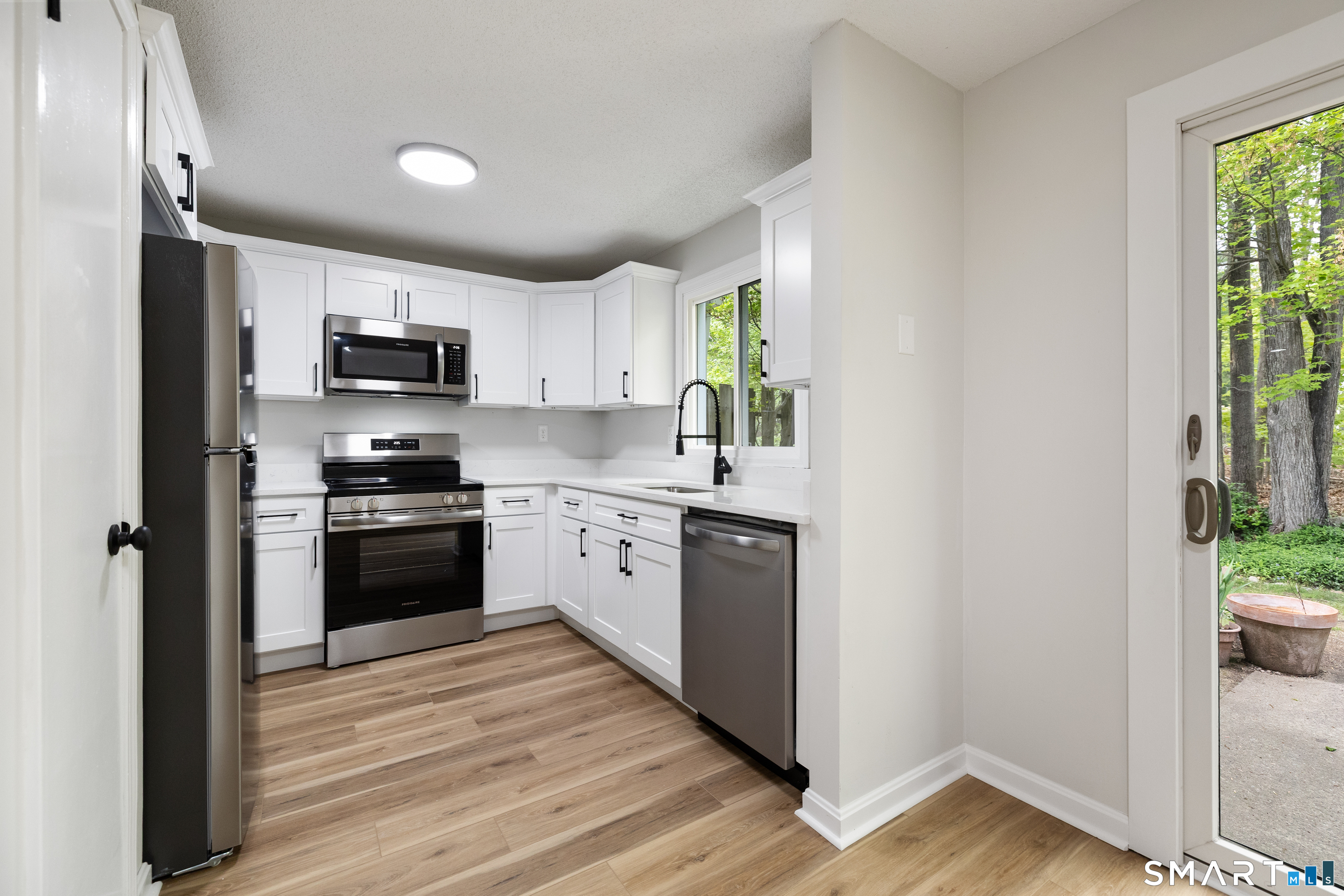 464 Dowd Avenue Canton CT 06019