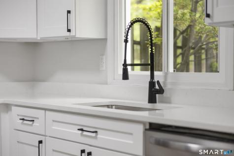 464 Dowd Avenue Canton CT 06019