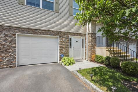 27 Riverview Court Brookfield CT 06804