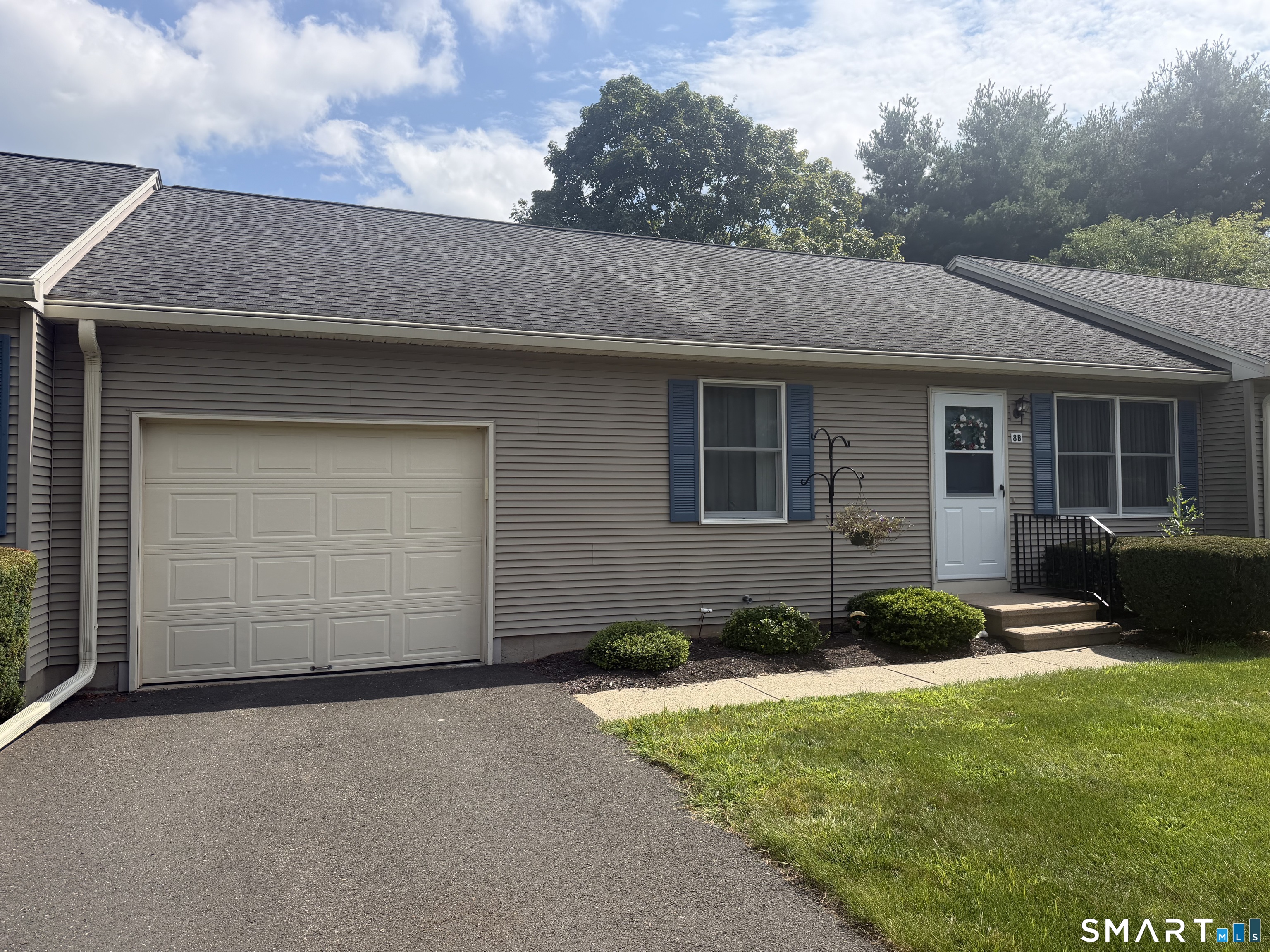102 North Maple Street Enfield CT 06002