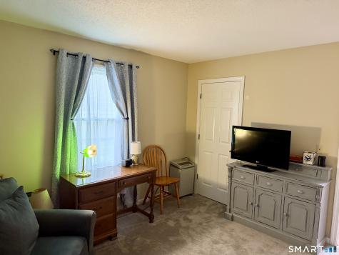 102 North Maple Street Enfield CT 06002