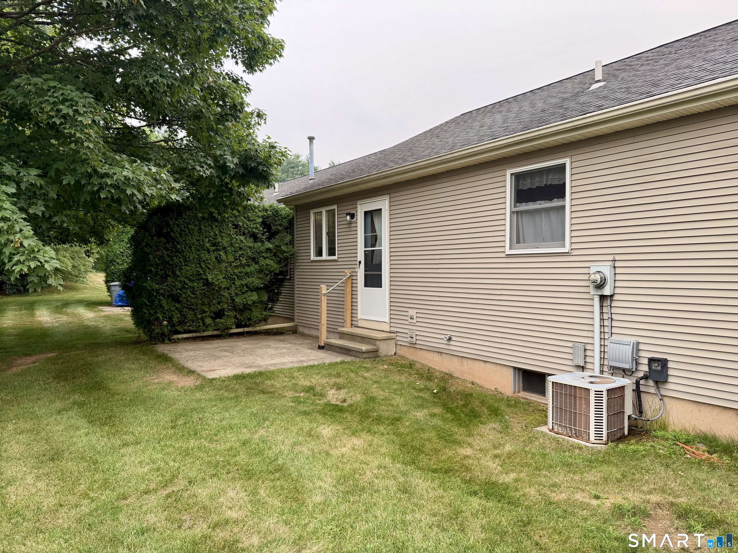 102 North Maple Street Enfield CT 06002