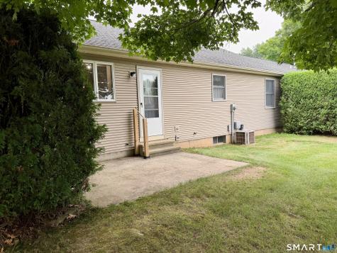 102 North Maple Street Enfield CT 06002