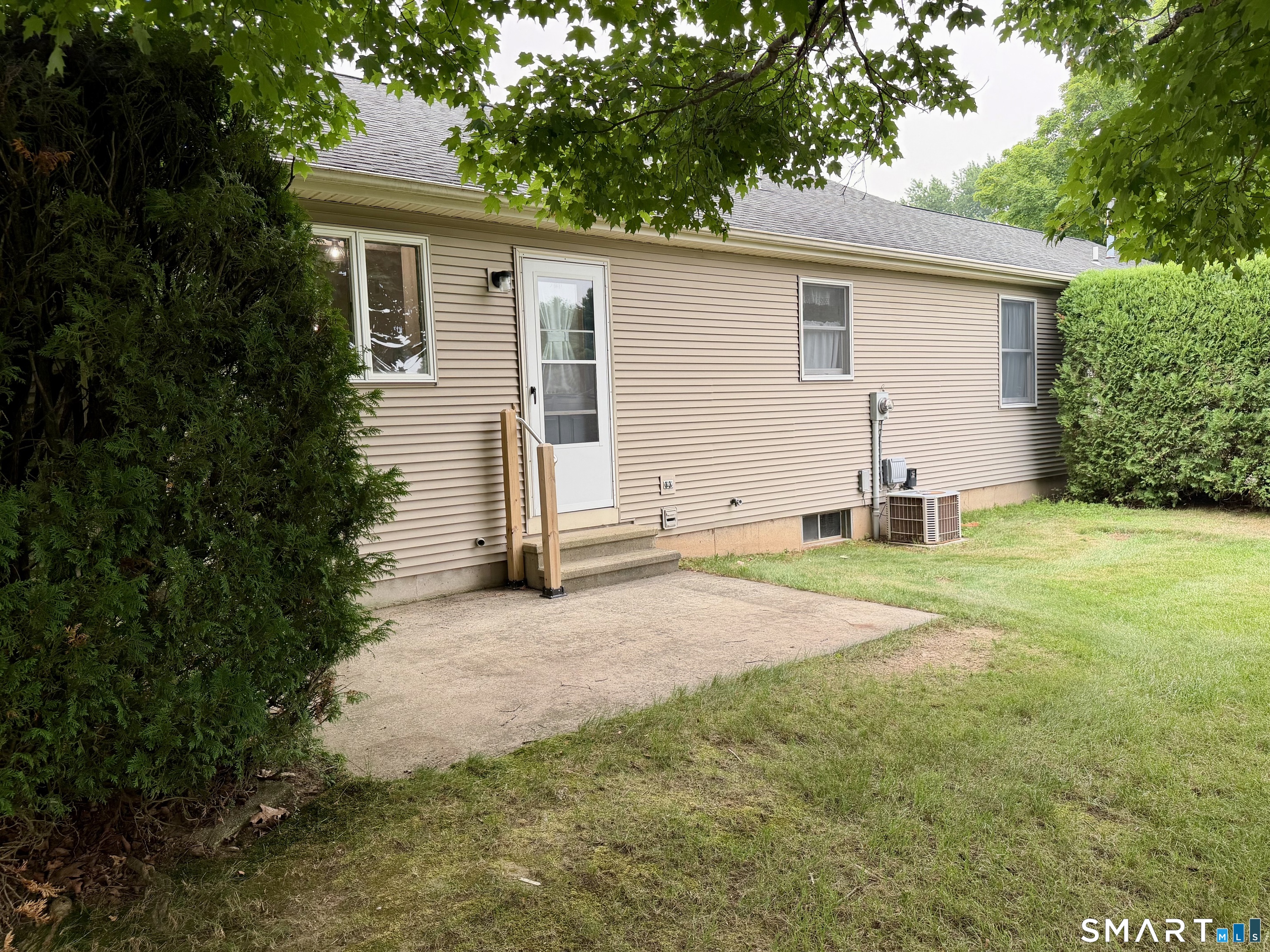 102 North Maple Street Enfield CT 06002