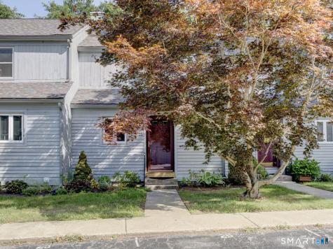 25 Woodstock Meadows Woodstock CT 06281