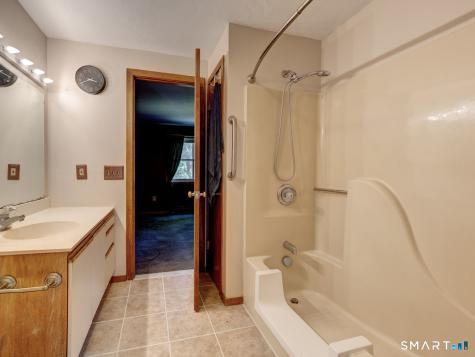 25 Woodstock Meadows Woodstock CT 06281