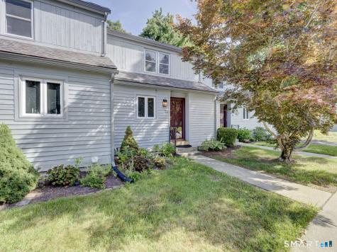 25 Woodstock Meadows Woodstock CT 06281