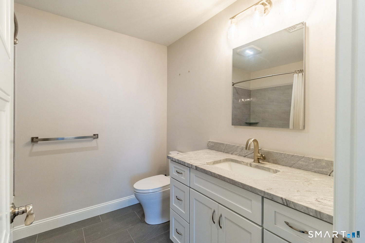 201 Edgewater Circle East Hampton CT 06424