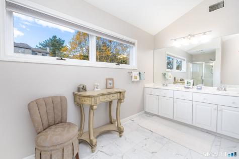 4 Saddle Crossing Avon CT 06001
