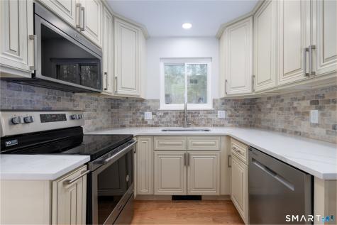 12 Heritage Village Southbury CT 06488