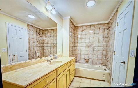 136 Tunxis Village Farmington CT 06032