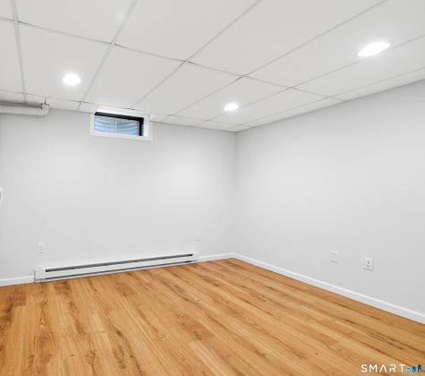 176 Julia Court Newtown CT 06482