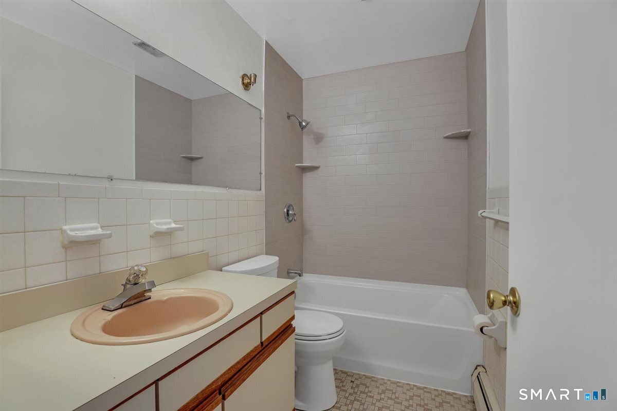 25 Riverside Drive Clinton CT 06413