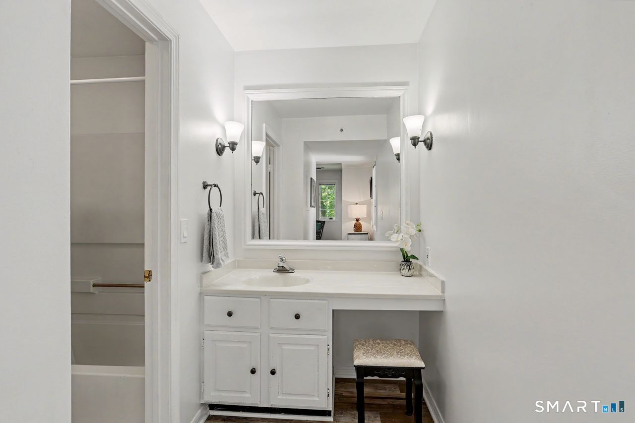 1822 Old Pond Lane Norwich CT 06360