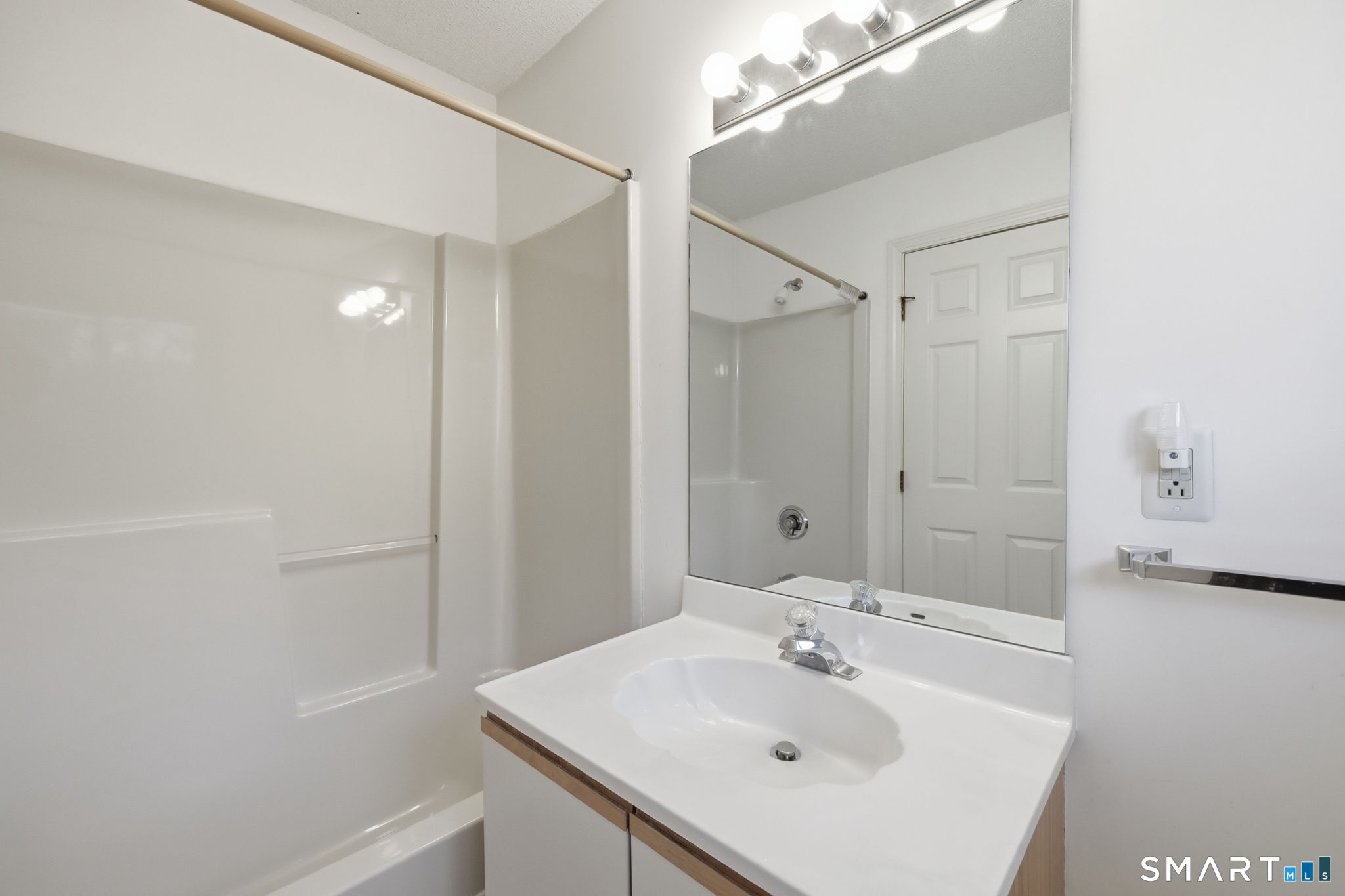 137 Foxboro Drive Newington CT 06111
