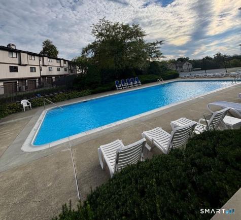 27 Crows Nest Lane Danbury CT 06810