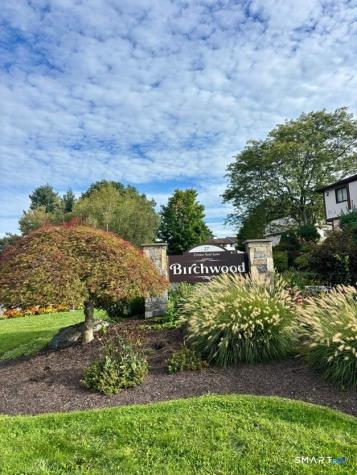 27 Crows Nest Lane Danbury CT 06810