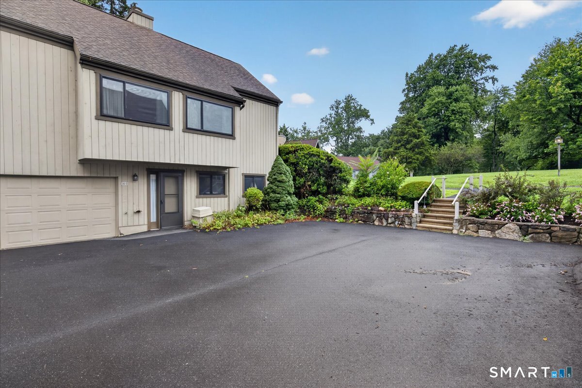 393 Ottawa Lane Stratford CT 06614