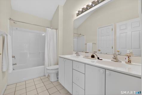 1502 Pinnacle Way Danbury CT 06811