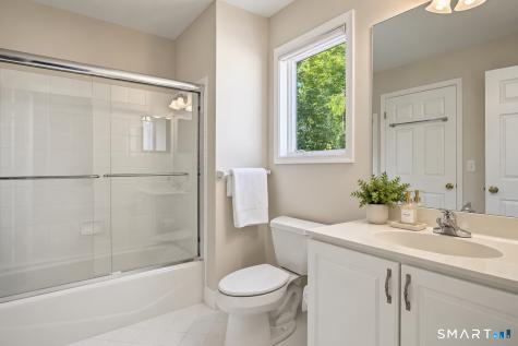 5 Lancaster Court Avon CT 06001