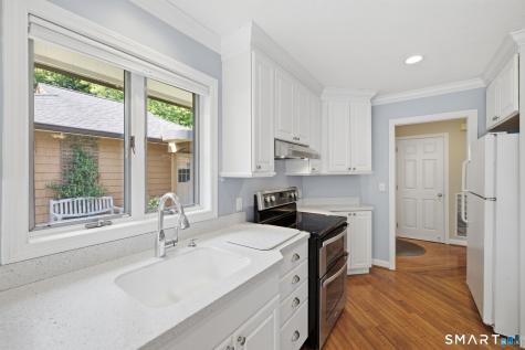 24 Biltmore Park Bloomfield CT 06002