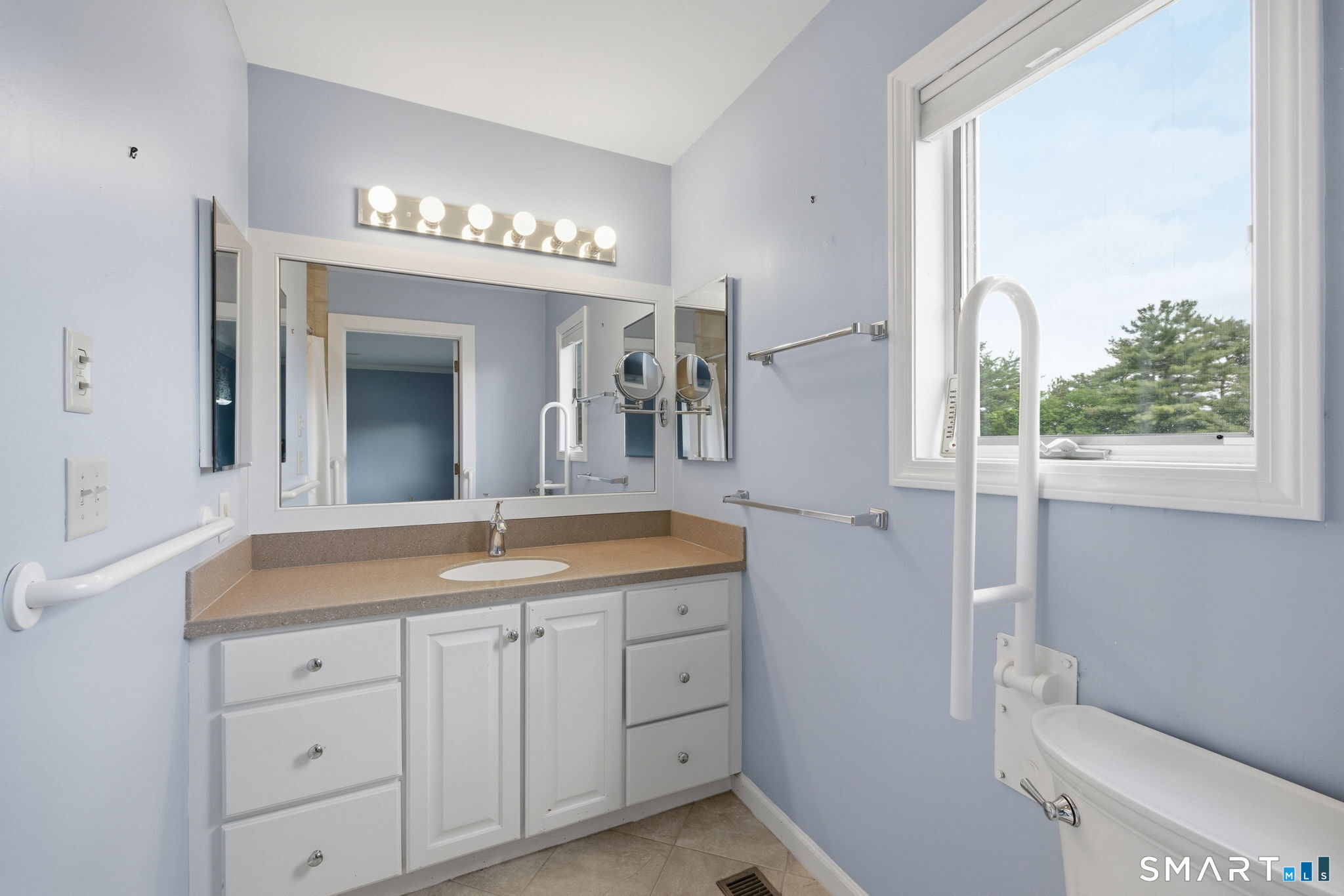 24 Biltmore Park Bloomfield CT 06002
