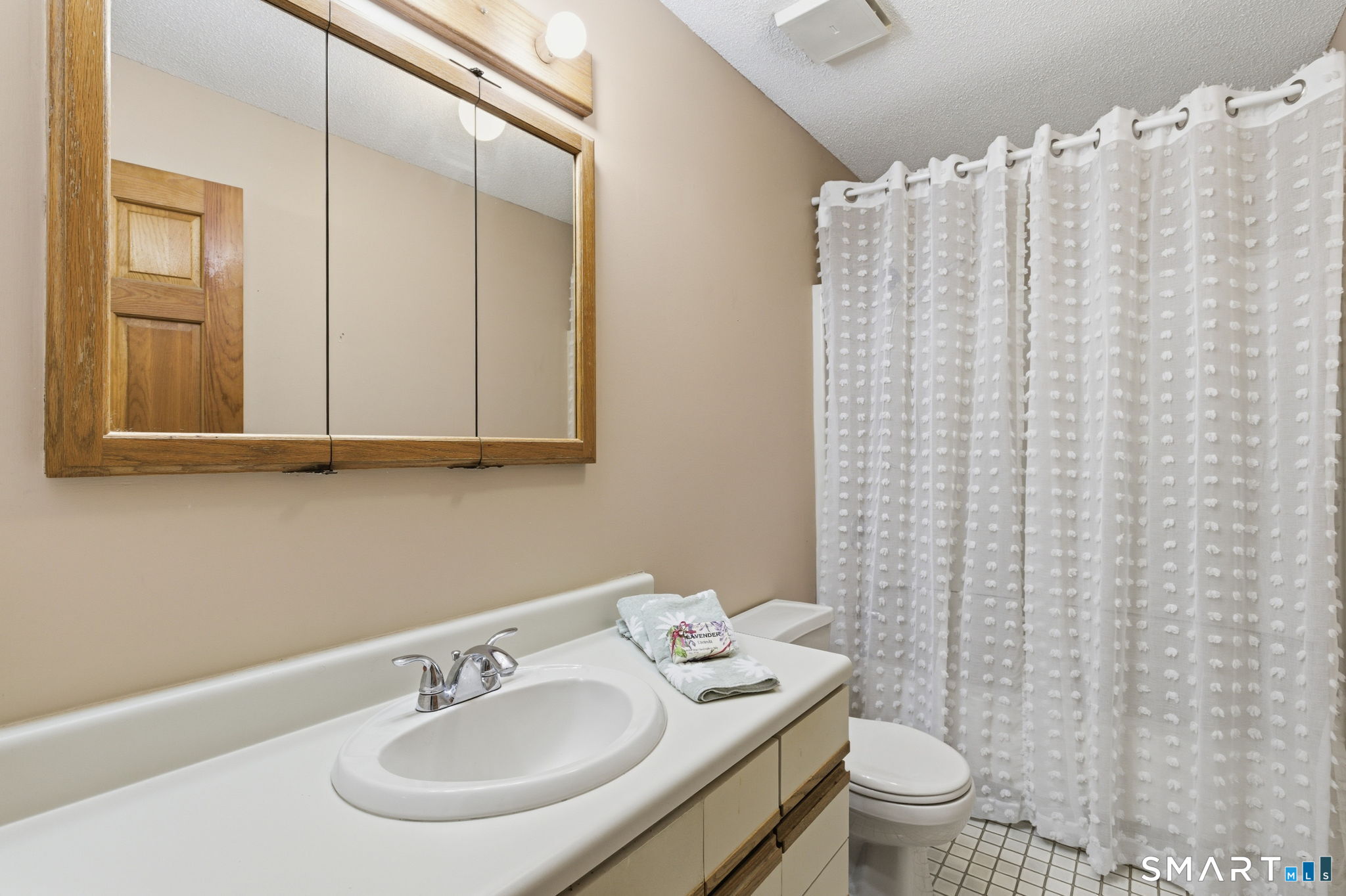 6 Elizabeth Court East Windsor CT 06016