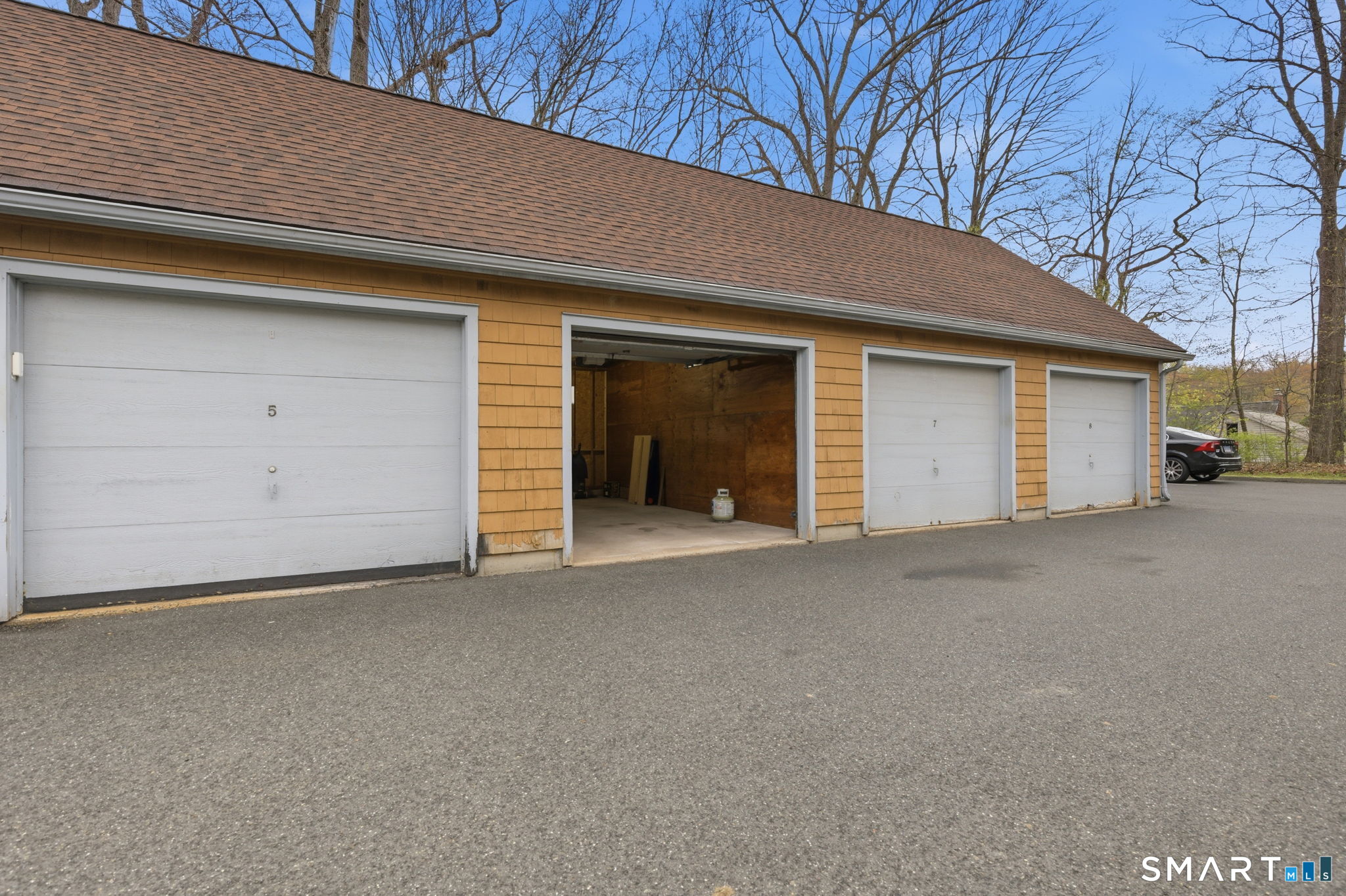 6 Elizabeth Court East Windsor CT 06016
