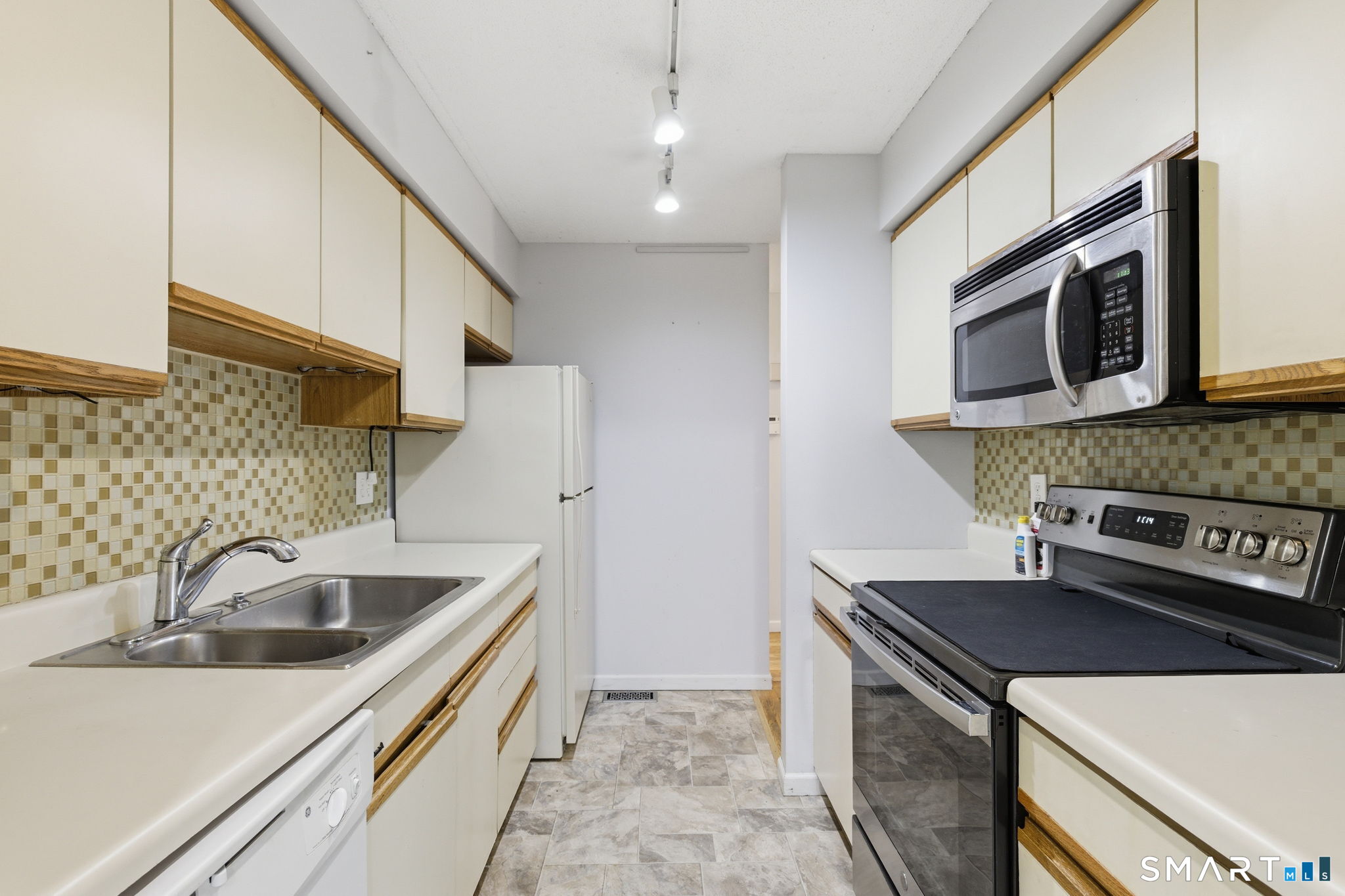 6 Elizabeth Court East Windsor CT 06016