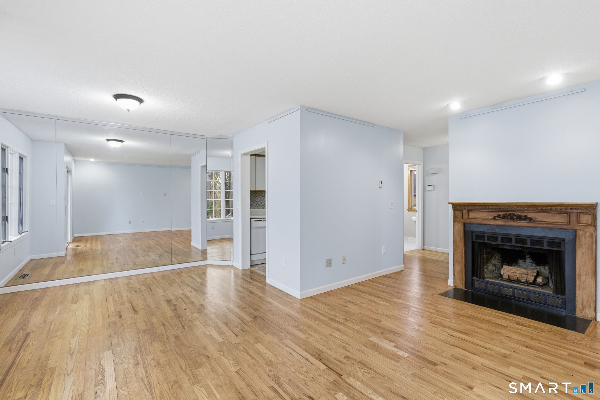 6 Elizabeth Court East Windsor CT 06016