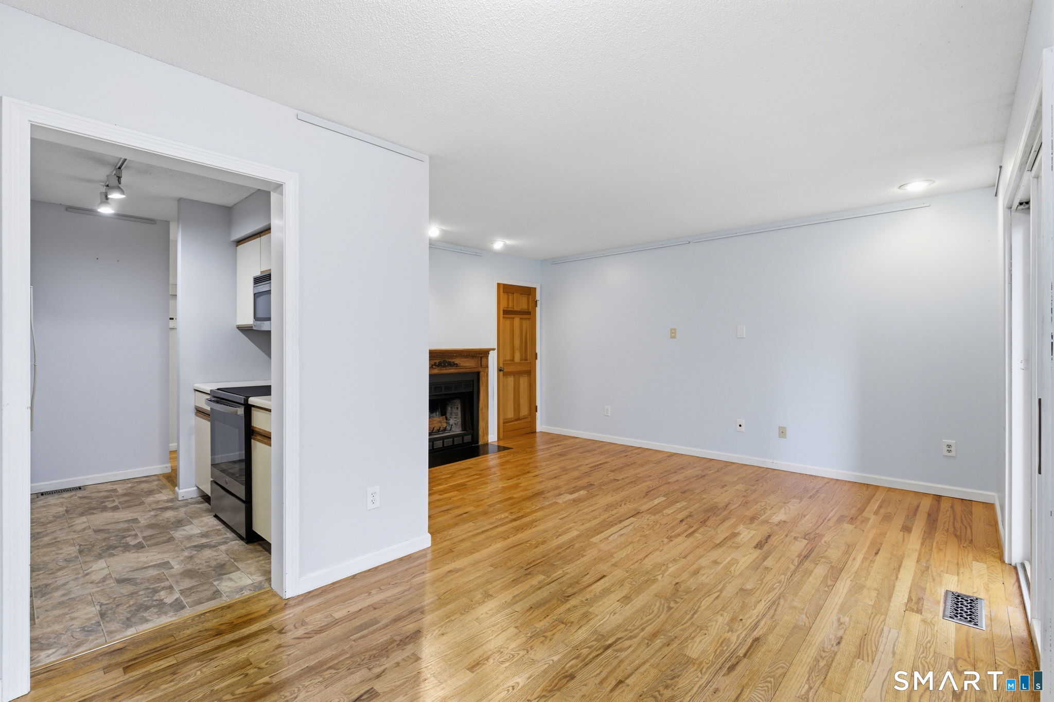 6 Elizabeth Court East Windsor CT 06016