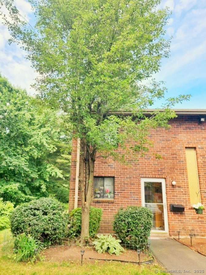 218 Wakefield Circle East Hartford CT 06118